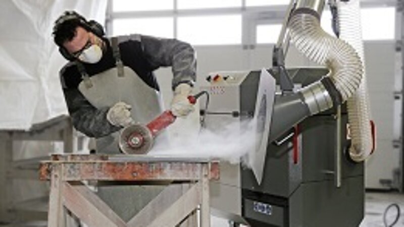 DUSTOMAT 4 during stone processing.