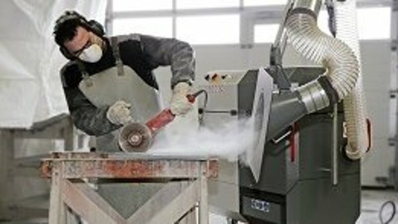 DUSTOMAT 4 during stone processing.