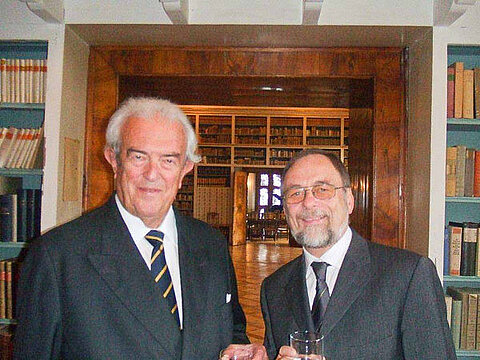Dr. Peter Kulitz congratulates Georg Fürst von Waldburg-Zeil on his 80th birthday. Dr. Peter Kulitz congratulates Georg Fürst von Waldburg-Zeil on his 80th birthday.