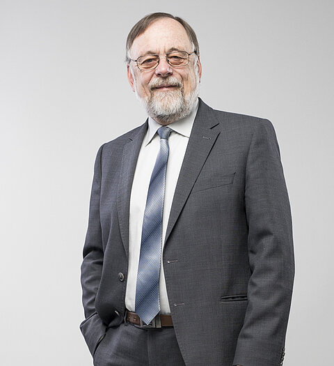 The Managing Director Dr. Peter Kulitz. The Managing Director Dr. Peter Kulitz.