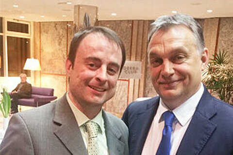 Alexander Kulitz mit Victor Orban auf einem Familienunternehmertreffen in Stuttgart.