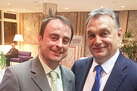 Alexander Kulitz mit Victor Orban auf einem Familienunternehmertreffen in Stuttgart. Alexander Kulitz mit Victor Orban auf einem Familienunternehmertreffen in Stuttgart.