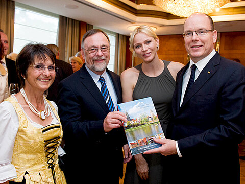 Couple Kulitz with Prince Albert II of Monaco and his wife Charlène. Couple Kulitz with Prince Albert II of Monaco and his wife Charlène.