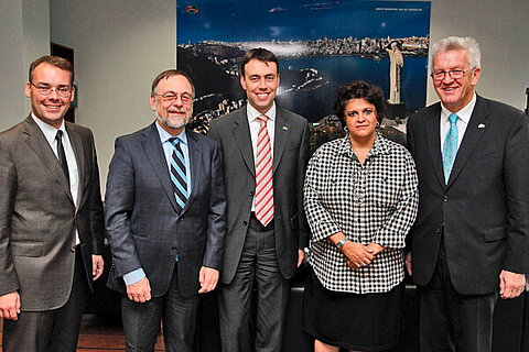 Peter Friedrich, Dr. Peter Kulitz, Nils Schmid, Izabella Teixeira und Winfried Kretschmann.