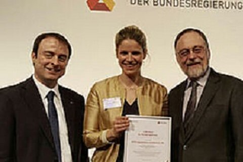 Alexander Kulitz, Jenny Göser und Dr. Peter Kulitz bei der CSR-Preisverleihung. Alexander Kulitz, Jenny Göser und Dr. Peter Kulitz bei der CSR-Preisverleihung.