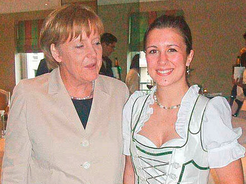 Dr. Angela Merkel with ESTA shareholder Jessica Kulitz. Dr. Angela Merkel with ESTA shareholder Jessica Kulitz.