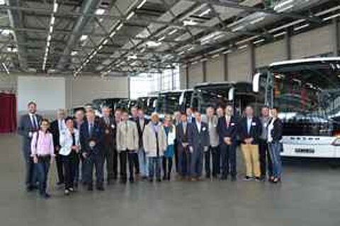 Der CDU-Wirtschaftsrat bei EvoBus mit Sektionssprecherin Jessica Kulitz.