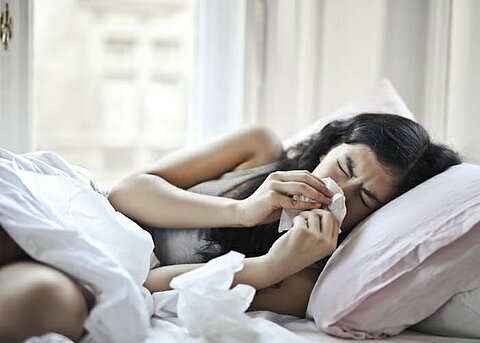 Grippeerkrankte Frau