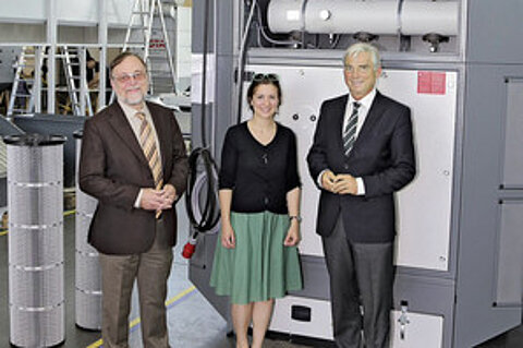 Dr. Peter Kulitz und Jessica Kulitz mit Thomas Strobl.