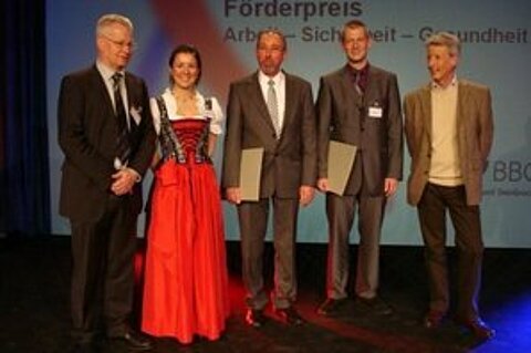 Award for ESTA to Jessica Kulitz.